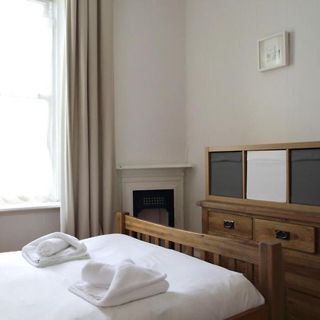 Central And Spacious 2 Bedroom Flat With Garden Edinburgh Exterior photo
