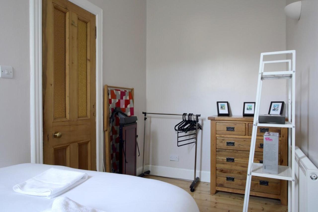 Central And Spacious 2 Bedroom Flat With Garden Edinburgh Exterior photo